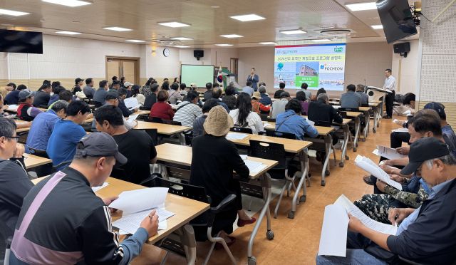 농업기술센터 대강당에서 ‘2026년도 외국인 계절근로자 프로그램 사업설명회’를 개최했다.포천시제공
