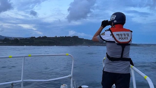 실종자 수색하는 해경. 서귀포해양경찰서 제공