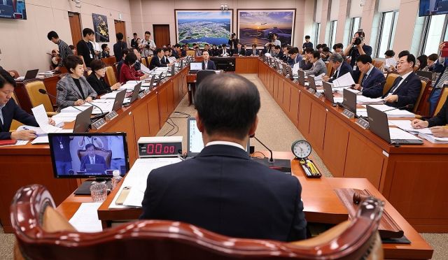 25일 서울 여의도 국회에서 국토교통위원회 전체회의가 열리고 있다. 연합뉴스