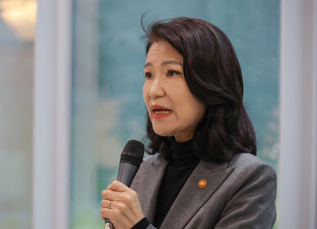 이진숙 방송통신위원회 위원장이 28일 국회 소통관 로비에서 전날 국회 본회의를 통과한 방송미디어통신위원회 설치법 관련 기자회견을 하는 모. 연합뉴스