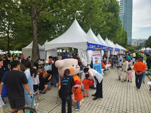 안양소방서는 지난 27~28일 이틀간 평촌중앙공원에서 열린 ‘2025 안양 춤 축제’ 현장에서 119안전체험마당을 운영했다. 안양소방서 제공.