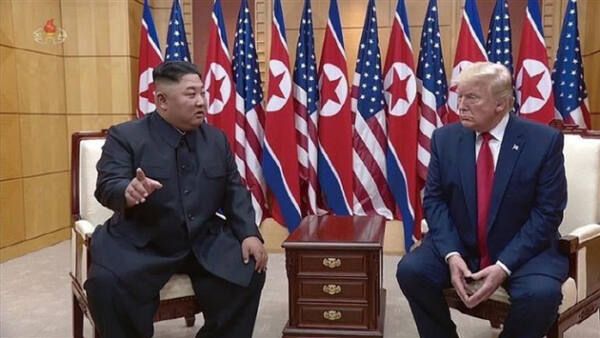 2019년 6월 판문점 남측 자유의 집에서 회담 중인 김정은 북한 국무위원장과 도널드 트럼프 미국 대통령. 연합뉴스