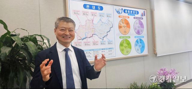 우창용 세무서장이 30일 평택세무서에서 경기일보와 인터뷰를 하고 있다. 윤동현기자