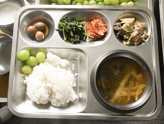 노래는 마음을, 점심은 하루를 채운다![포토뉴스]