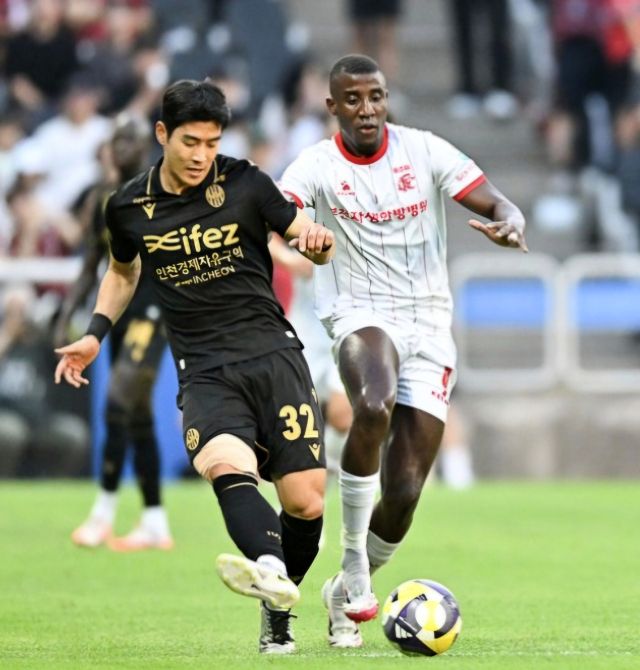 프로축구 K리그2 부천FC와 인천 유나이티드가 7일 28라운드 경기를 벌인다. 사진은 지난 15라운드 양 팀의 맞대결 경기 장면. 부천FC 제공