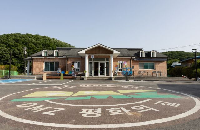 DMZ 평화의 길 거점센터 외부 전경. 김포시 제공