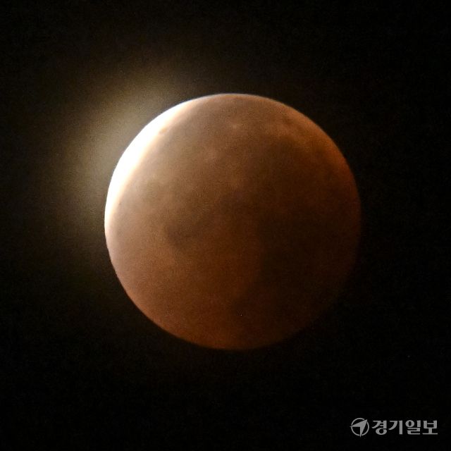 붉은달을 볼 수 있엇던 개기월식 [포토뉴스]