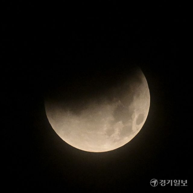 붉은달을 볼 수 있엇던 개기월식 [포토뉴스]
