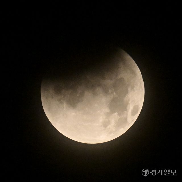 붉은달을 볼 수 있엇던 개기월식 [포토뉴스]