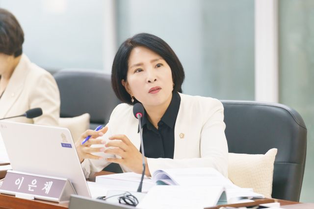 광주시의회 이은채 의원이 9일 열린 제319회 임시회 본회의에서 지역건설산업 활성화와 교통약자 이동권 보장을 위한 개선 방안에 대해 시장에게 구체적인 답변을 요구했다. 광주시의회 제공