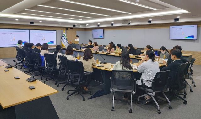 지난 6월 경기도가 감염증 발생 현황 등을 공유하는 사업설명회를 진행 중이다. 경기도 제공