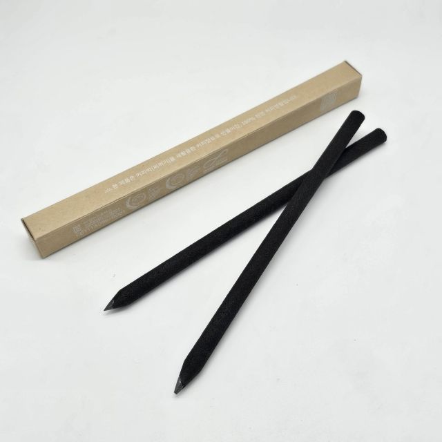 포천지역자활센터 탄소제분소에서 출시한 커피연필 모습. 포천시제공