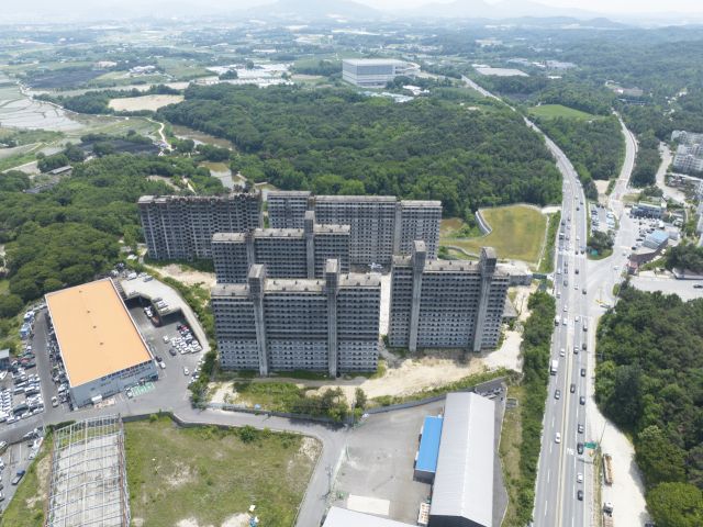 이천시 장호원읍 이황리 장기 방치 공동주택현장. 이천시 제공