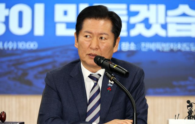정청래 더불어민주당 대표가 31일 전북 전주시 더불어민주당 전북특별자치도당 컨퍼런스룸에서 열린 전북 현장 최고위원회의에서 발언하고 있다. 연합뉴스