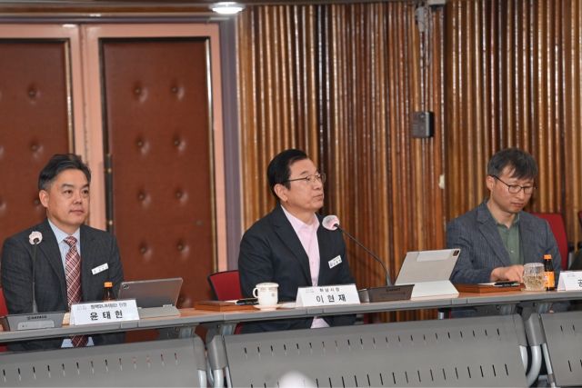 이현재 하남시장이 정책모니터링단과 첫 정기회의를 주재하고 있다. 하남시 제공