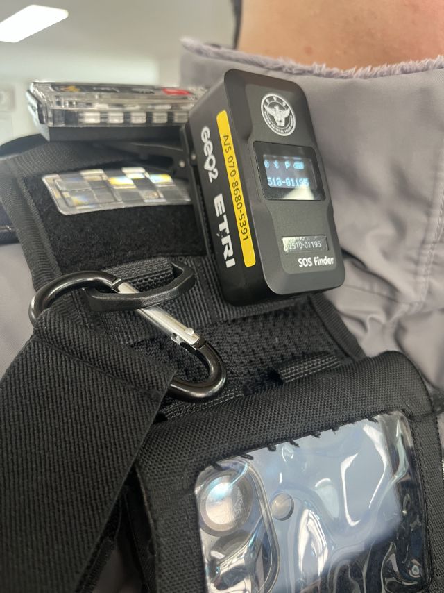 이동형 와이파이(Wi-Fi) 송신기를 활용해 신고자의 위치를 추적하는 112 정밀탐색기. 인천경찰청 제공