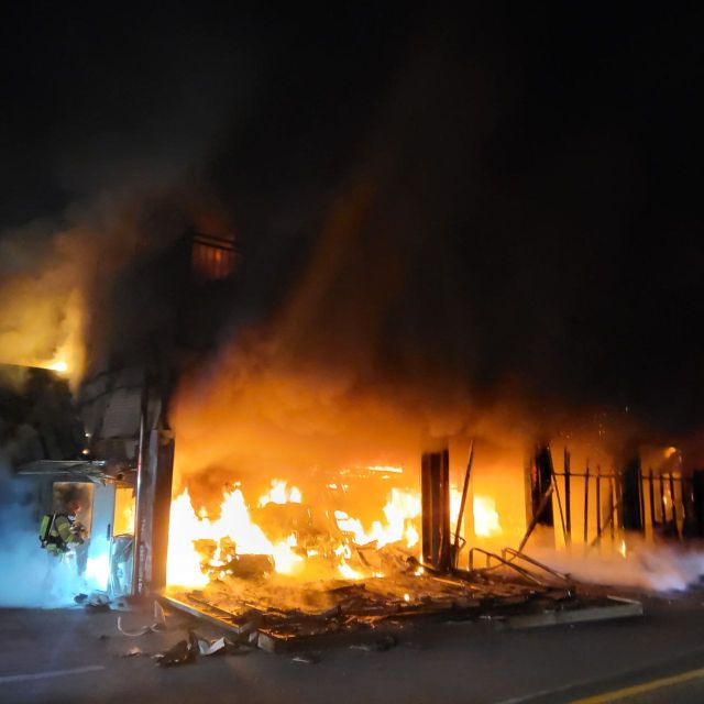 화성 반송동 자동차 정비시설 화재현장. 화성소방서 제공