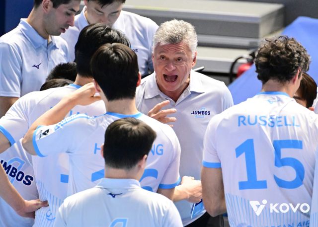 프로배구 V리그 남자부 선두 인천 대한항공이 3연패 부진에 빠지면서 선두 사수 위기에 놓였다. KOVO 제공