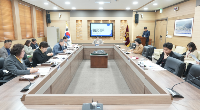 포천시의회가 2026년 새해 첫 현안간담회를 열고, 시 주요 정책과 역점 사업 추진 상황을 점검하고 있다. 포천시의회 제공