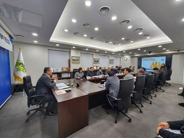 12일 진행된 ‘운정중앙역 문화공연 콤플렉스 조성 타당성 조사 및 기본계획 수립 용역’ 중간보고회의 모습. 파주시 제공