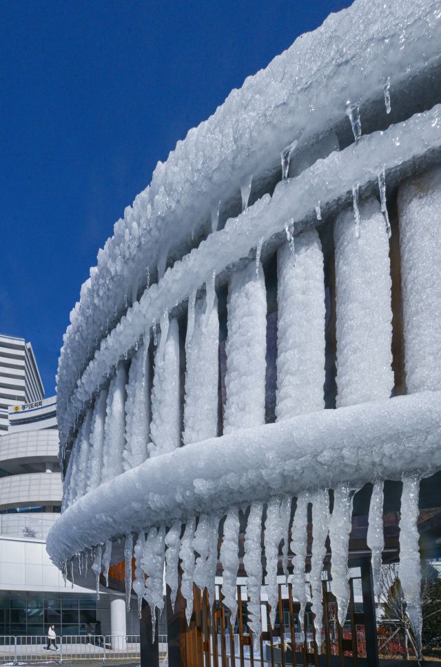 경기도청에도 고드름이 주렁주렁 [포토뉴스]