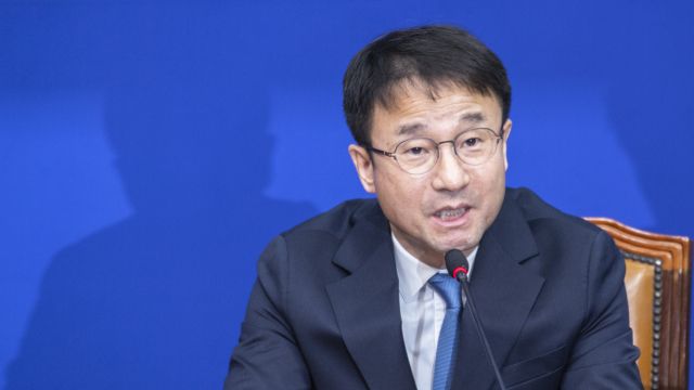 더불어민주당 한병도 원내대표가 12일 국회에서 열린 최고위원회의에서 발언하고 있다. 연합뉴스