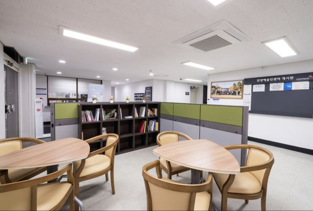 안양예술인센터 실내. 안양시 제공