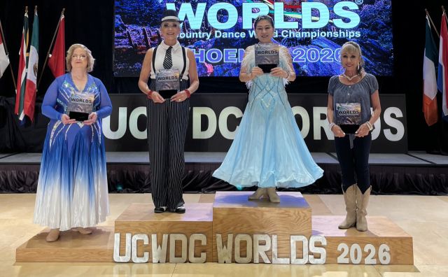 UCWDC WORLD CHAMPIONSHIP 노비스 골드 부문서 입상한 장경진(오른쪽에서 두 번째). 글로벌G라인댄스협회 제공