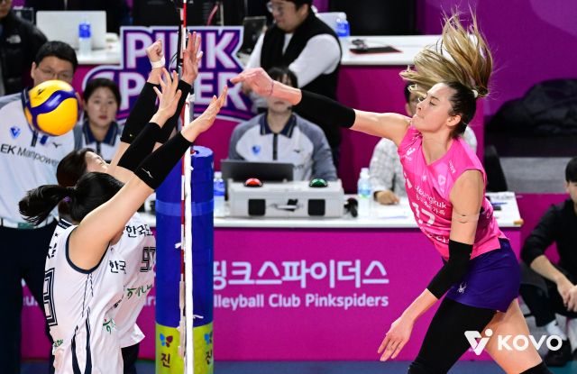 V리그 여자부 시즌 중반을 향해 가며 공격 효율을 끌어올리고 있는 흥국생명 레베카. KOVO 제공