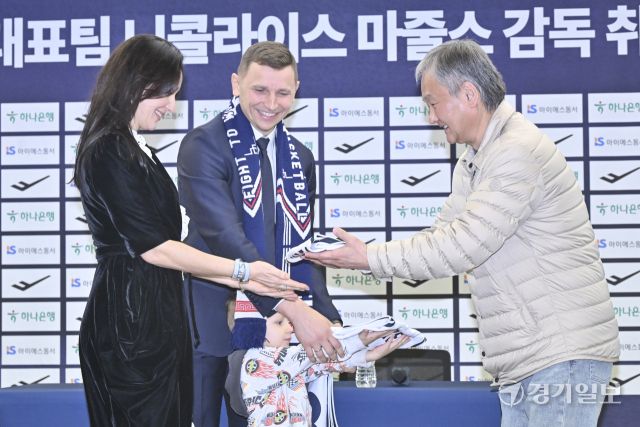 남자농구 대표팀 니콜라이스 마줄스 감독 취임 기자회견 [포토뉴스]