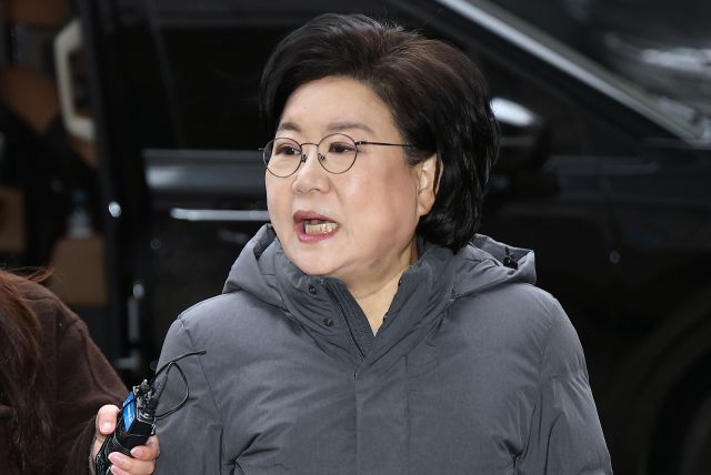 사진은 이혜훈 기획예산처 장관 후보자가 지난 16일 서울 중구 예금보험공사에 마련된 인사청문회 준비 사무실로 출근하며 취재진 질문에 답하는 모습. 연합뉴스
