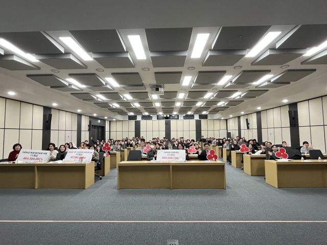 19일 인천문화예술회관에서 열린 ‘인천사회복지공동모금회 2026년 배분사업 전달식’. 인천사회복지공동모금회 제공