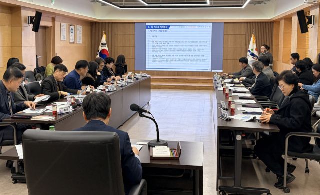 안산형 남북교류협력 및 평화통일 기반조성 기본계획 중간보고회가 16일 안산시청 제1회의실에서 진행되고 있다. 안산시 제공