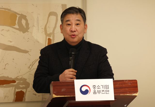 최승재 중소벤처기업부 중소기업 옴부즈만이 20일 서울의 한 식당에서 열린 기자간담회에서 중소기업 규제 실태 조사 및 올해 업무 계획 등을 설명하고 있다. 연합뉴스