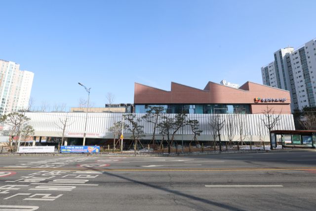 봉담와우도서관 전경. 화성특례시 제공