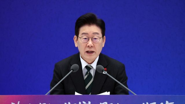 이재명 대통령이 21일 청와대 영빈관에서 열린 신년기자회견에서 발언하고 있다. 연합뉴스