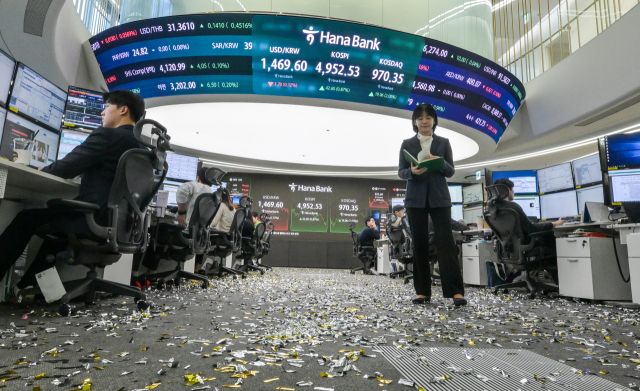 코스피 장중 5천선 돌파 [포토뉴스]