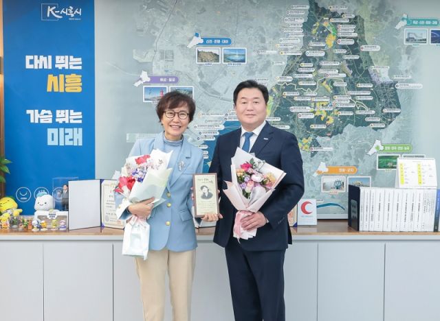 시흥시 초대 명예문화홍보대사 가수 강애리자 위촉. 시흥시 제공