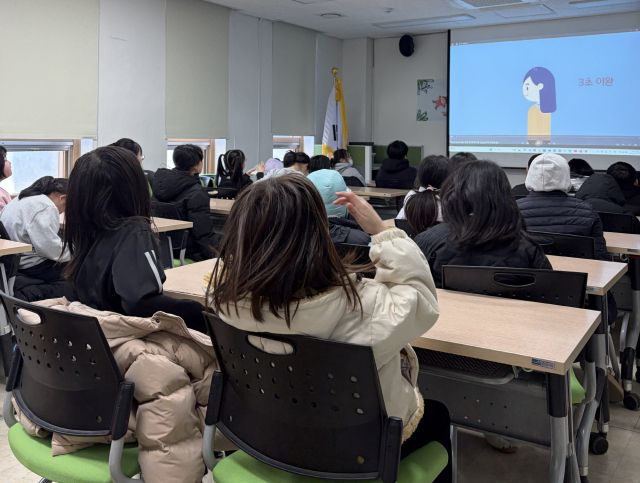 안산서부건강생활지원센터에서 어린이들을 대상으로 겨울방학 어린이 건강증진프로그램, 마음건강 교육을 진행하고 있다. 안산시 제공
