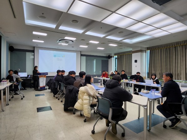 23일 시청 글로벌센터에서 열린 공유형 전동킥보드와 자전거 운영 민간업체 11곳과의 소통간담회. 시흥시 제공