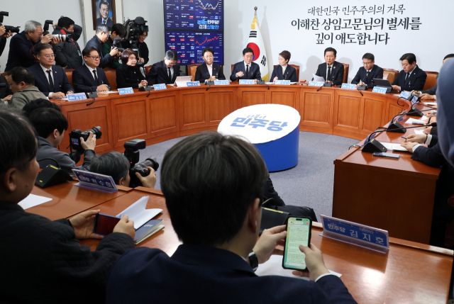 사진은 더불어민주당 정청래 대표가 지난 26일 국회에서 열린 최고위원회의에서 발언하는 모습. 연합뉴스