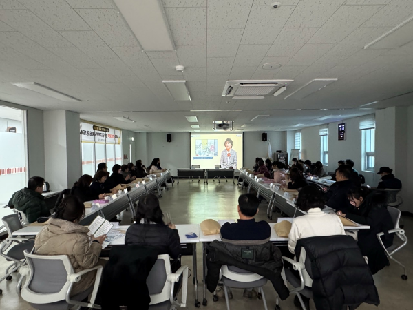 시흥시 배곧2동 행정복지센터는 22일과 27일 회의실에서 ‘배곧2동 명예사회복지공무원 역량강화 교육’을 실시했다. 시흥시 제공