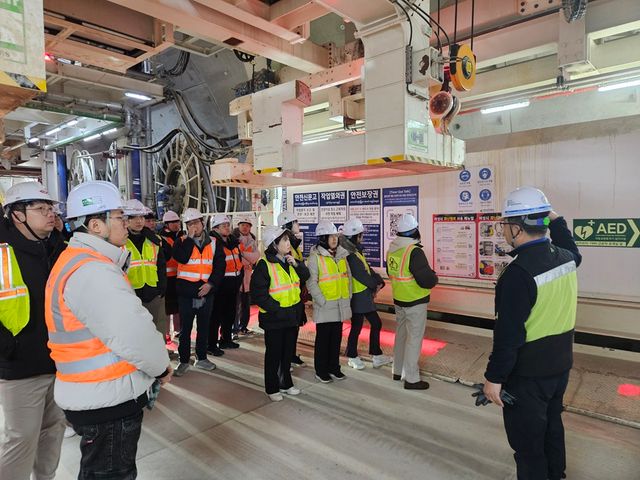 4-2. 파주시, 국내 최초 한강하저 도로터널 현장 견학 실시