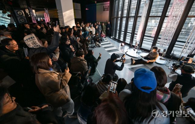 백남준 서거 20주기, AI 로봇 오페라 [포토뉴스]