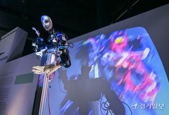 백남준 서거 20주기, AI 로봇 오페라 [포토뉴스]