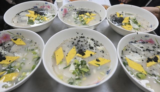 수원 정자1동 ‘새해맞이 떡국 나눔’…한 그릇에 푸짐하게 담은 온기 [포토뉴스]