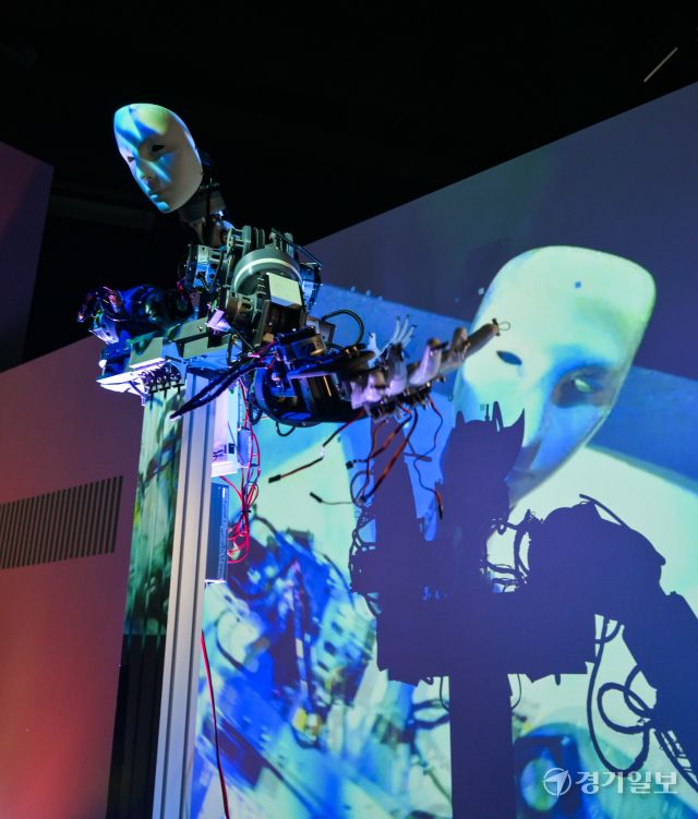 백남준 서거 20주기, AI 로봇 오페라 [포토뉴스]