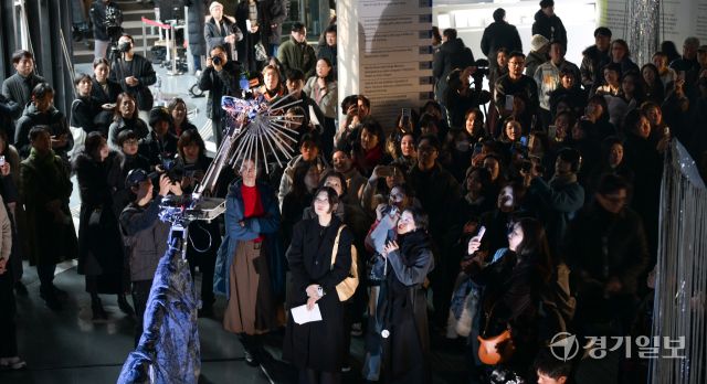 백남준 서거 20주기, AI 로봇 오페라 [포토뉴스]