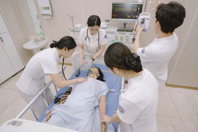 서정대학교 간호학과 학생들이 수업을 듣고 있다. 서정대 제공