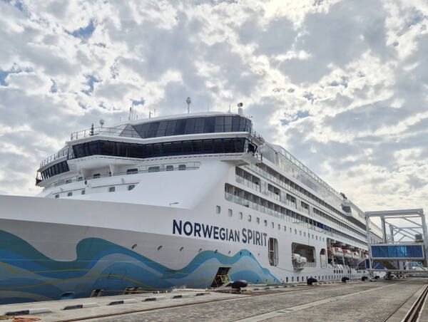 인천항에 입항한 미국 크루즈 선사 노르웨이쟌의 노르웨이쟌스피릿호(7만5천t급). 인천항만공사 제공